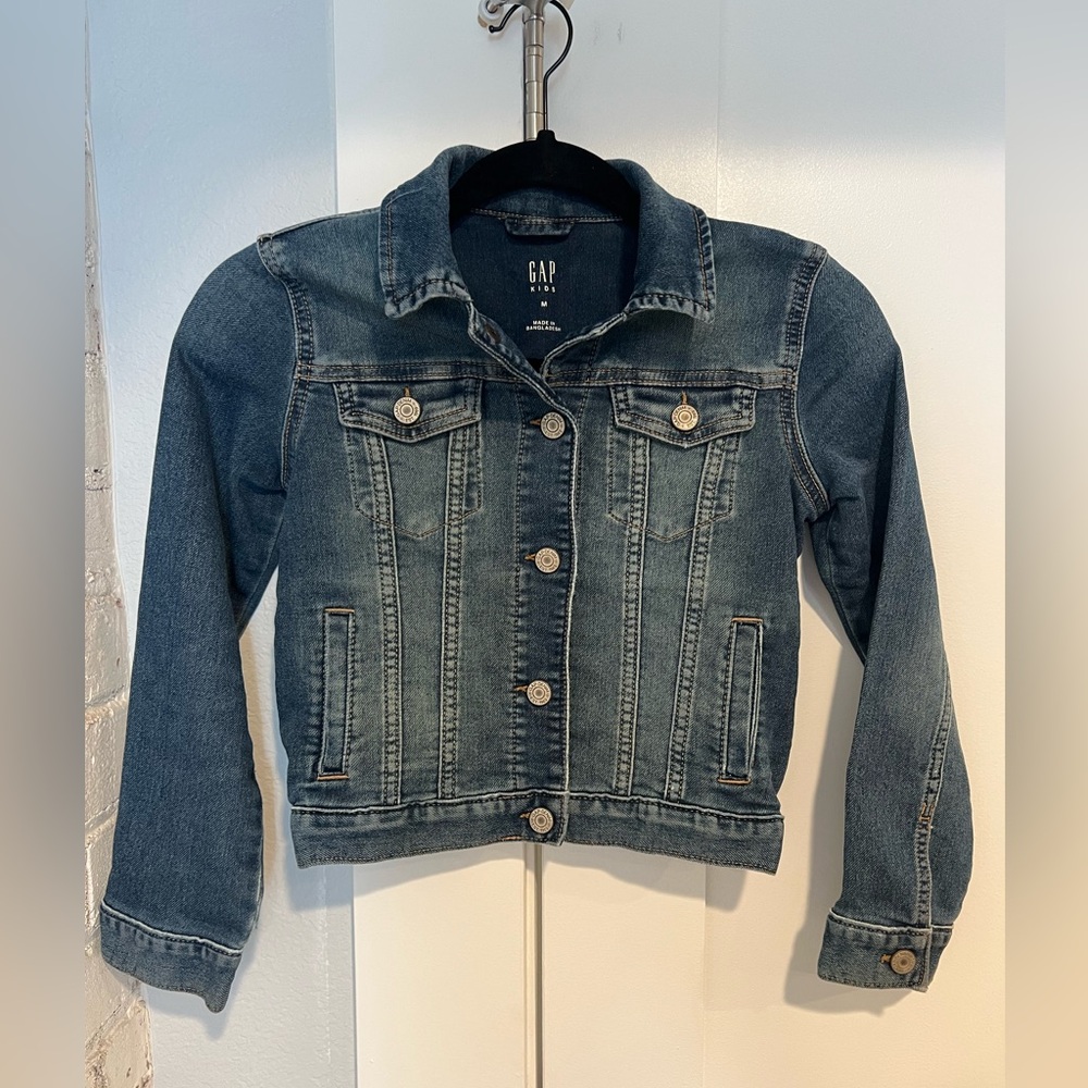 Gap Kids Jean jacket with snap closure, size kids medium (8)